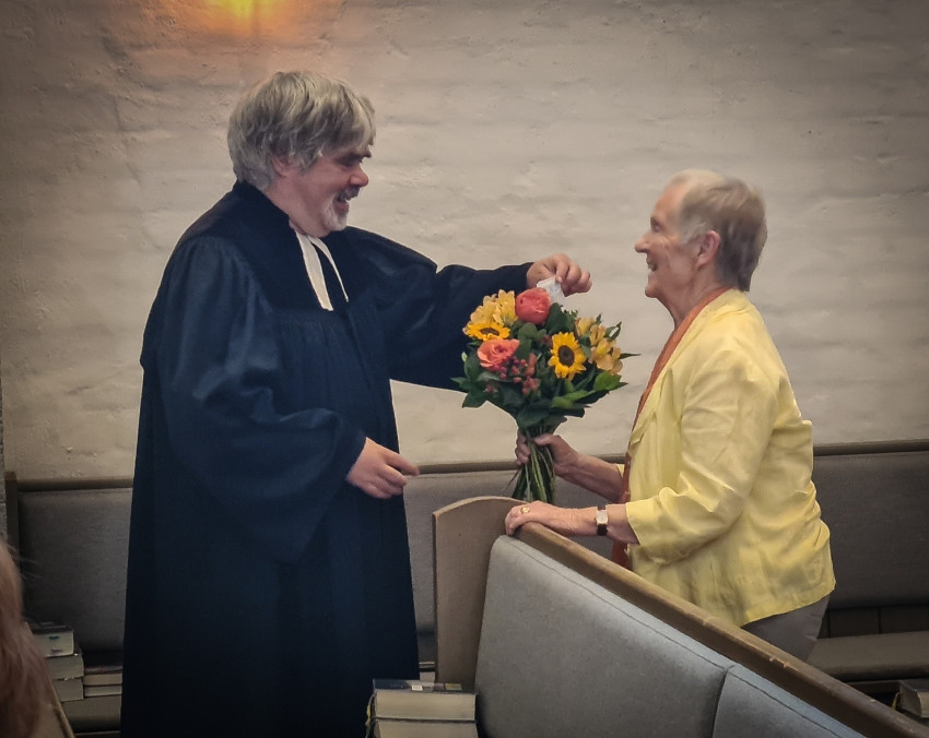 Blumen für Fr. Engl - sie hat oft auf ihren Mann verzichtet