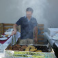 Eine kurze Ablösung am Grill ...