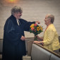 Blumen für Fr. Engl - sie hat oft auf ihren Mann verzichtet